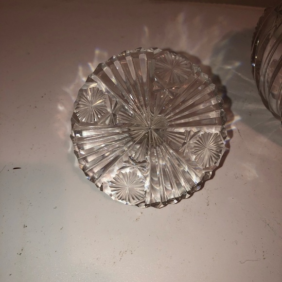 Elegant vintage crystal Perfume Bottle. Stunning little perfume bottle- like new - Picture 5 of 8